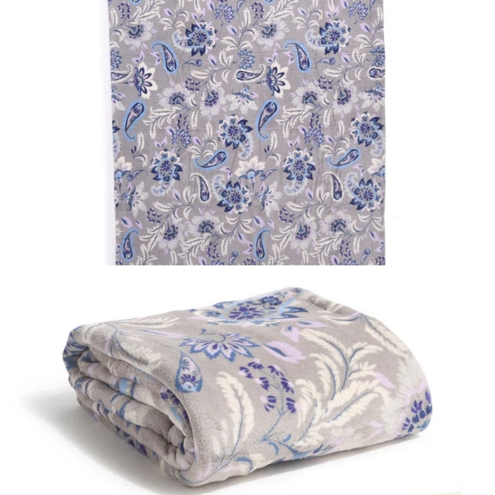 Plush Throw Blanket in Venetian Paisley Ice Blue